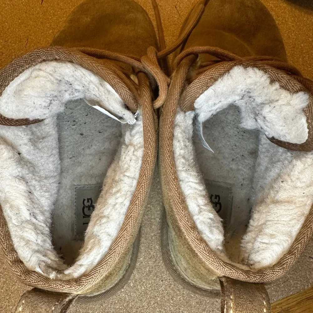 UGG Neumel Chukka Boots Men 7 Brown Suede Lace Up Sheepskin Lined 3236